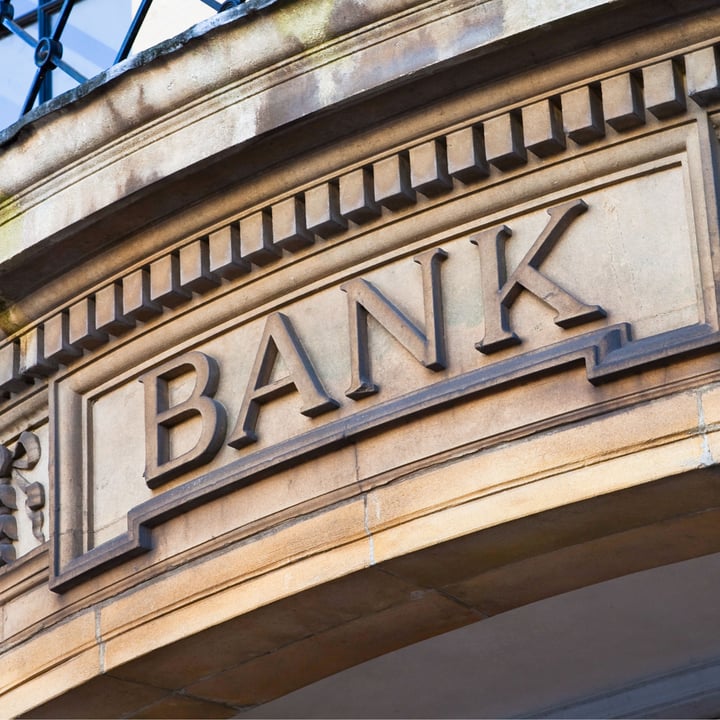 Blog--Fintech-vs.-banks